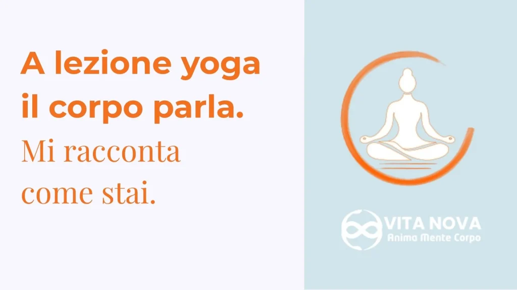 A lezione yoga il corpo parla. Mi racconta come stai. Con logo di Vita Nova anima mente corpo e immagine meditazione